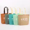 Bolsa de mano no tejida en stock de fábrica tienda de ropa de moda impresión de LOGO película impresión a color Bolsa de embalaje de regalo bancario