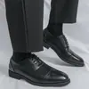 Sapatos de couro de três painéis para outono para homens, sapatos formais de negócios respiráveis para cross-border, sapatos versáteis para jovens para casamento, sapatos Oxford britânicos