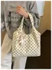 Bolso tote minimalista de lunares transfronterizo para mujer, nueva colección 2026, bolso de mano y bandolera versátil de alta gama de pana