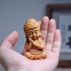 Tallado de Madera de Tuya Adornos de Buda Versión Q Pequeño monje novicio Asas Personajes de Madera Maciza Taihang Bebé Buda Artesanías para el Hogar