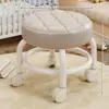 Taburete giratorio para cambiarse los zapatos, taburete redondo para cuidar niños, uso doméstico moderno y simple, taburete móvil con ruedas, taburete bajo con ruedas
