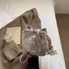 Bolso Pequeño Exquisito de Alta Apariencia de Moda para Mujer Modelo Nuevo 2026 Tela de Parches Estilo Nacional Bolso Cubo de Hombro Bolso Cruzado de Nicho
