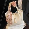 Moda Europeia e Coreana Bolsa Saco Simples de Grande Capacidade Bolsa de Mão Nova Coleção Primavera e Verão 2026 Elegante Versátil Bolsa Feminina