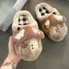 Pantuflas de dibujos animados peludas, a la moda y lindas, para mujer, otoño e invierno 2026, cálidas, antideslizantes, de suela suave, de suela gruesa, de punta cerrada, para casa