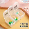 Caja dispensadora de medicamentos portátil, caja pequeña de medicamentos de tres compartimentos para la mañana, el mediodía y la noche, caja de almacenamiento de suplementos de salud de tamaño pequeño para pastillas y medicamentos