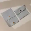 Bolsas de Joias Escovadas de Microfibra para Armazenamento de Colares, Anéis e Brincos, Atacado em Estoque, Suporta Faturamento, Suporta Etiquetas Personalizadas por Transferência Térmica
