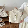 Colete de plumas leve para bebê, novo estilo outono/inverno 2026, jaqueta sem mangas para meninas, camada interna de inverno, colete quente