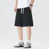 Shorts casuais masculinos de verão 2026, estilo retrô americano de rua, shorts finos de corte solto em preto e cinza