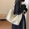 Bolso de mujer de gran capacidad 2026 nuevo diseño de moda, bandolera simple, popular este año, bolso de hombro tipo tote texturizado para el trabajo