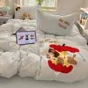 Ins Conjunto de cuatro piezas con bordado de oso lindo estilo coreano, algodón lavado, funda nórdica y juego de sábanas simples, adecuado para dormitorios, conjunto de tres piezas