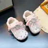 Zapatos Forrest Gump para Niñas 2026 Otoño/Invierno Nuevos Elegantes Chic Casuales Decoración de Moño Suela Suave Forro de Lana Zapatos de Entrenamiento Alemanes