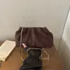 Nuevo diseño de comercio exterior, estilo nicho, bolsa grande con forma de nube para mujer, con detalles plisados, una correa de cadena y se puede llevar como bolso cruzado, bolso de hombro o bolso de axila.