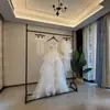 Suporte de exibição de véu Cabide de vestido de noiva de chão Prateleira de exibição de roupas Ajustável em altura Ajuste para cima e para baixo Cabide de roupas de camada dupla