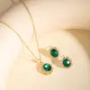 Conjunto de Collar Colgante de Cubo de Azúcar de Colores de Venta Caliente Transfronterizo y Aretes de Botón de Flor, Elegante y Sencillo, Versátil con un Toque de Lujo, Cadena para Clavícula