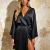 Estilo Europeu e Americano Primavera e Verão Sexy Camisola de Seda Falsa com Estampa de Leopardo, Roupa de Casa, Cardigã Sexy de Corte Amplo, Roupão com Amarração