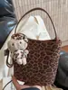 Bolso Cubo para Mujer 2026 Primavera Nuevo Bolso de Nicho para Mujer de Alto Valor Estampado de Leopardo Elegante Bolso de Hombro Cruzado Pequeño