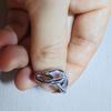 Anillo para Mujer Diseño de Nicho Flores Rayadas Chapado en Oro de 18K No se Desvanece Ins Anillo de Gama Alta para Mujer Acero de Titanio No se Desvanece