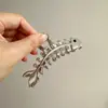 Pinza Metálica Plateada Grande Texturizada con Temperamento Elegante, Nuevo Estilo 2023 Pinza de Tiburón para la Parte Posterior de la Cabeza