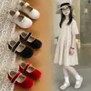Sapatos de Veludo de Princesa para Meninas 2026 Primavera Novo Estilo Sapatos Simples Macios com Solado para Crianças Sapatos de Estudante Sapatos de Avó Flats