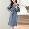 Vestido Jeans de Primavera Estilo Europeu com Mangas Longas e Capuz, Vestido Elegante para Início de Primavera, Novo Estilo Tendência para Mulheres Baixas na Primavera de 2025