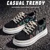 Novos Sapatos Masculinos de Verão 2026: Tênis de Couro Respiráveis com Sola Grossa para Aumento de Altura, Tênis de Lona Versáteis para Estudantes, Tênis Board Masculino