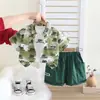 Nuevo Conjunto de Tres Piezas de Verano para Niños: Camisa con Estampado Completo de Letras y Pantalones Cortos de Manga Corta Traje de Verano de Manga Corta de Moda para Niños