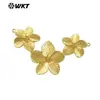 Wt-C333 Diseño Único de Tres Flores Conector de Colgante Chapado en Oro de 18 Quilates Accesorios para Pendientes Hechos a Mano