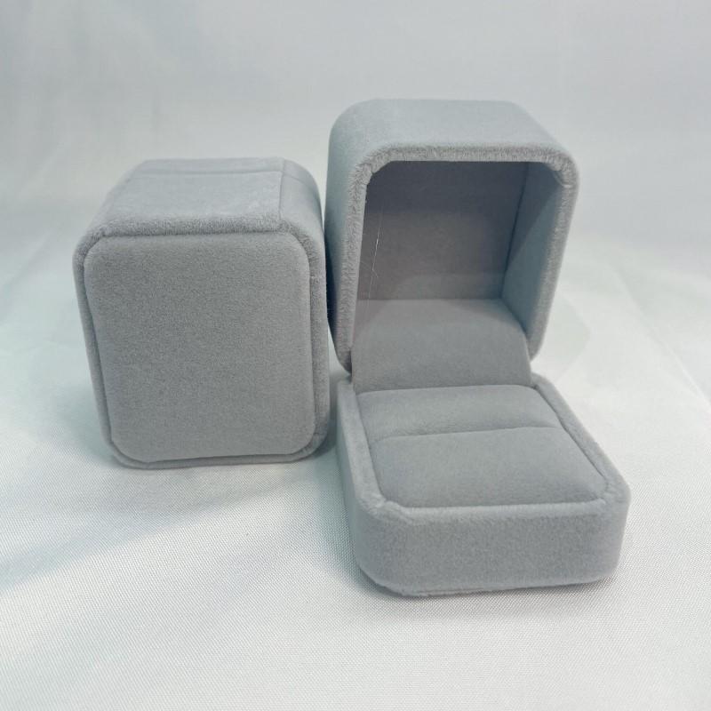 灰色戒指盒