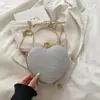Bolso Pequeño de Gama Alta de Nicho para Mujer, Nuevo Bolso Cruzado de Cadena de Moda Tendencia Primavera/Verano 2026, Bolso de Mano de Color Sólido con Diseño de Corazón