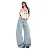 Jeans Slimming Soltinho de Cintura Média Tendência Nova Verão 2026 com Costuras Laterais Torcidas Estilo Balão Corte Falciforme para Mulheres