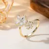 Anillo de Luz de Zirconia Incrustada en Oro Real Chapado en Cobre Transfronterizo Europeo y Americano Lujo Ligero Sensación de Alta Gama Anillo para el Dedo Joyería de Mano Versátil Fabricante Venta al por Mayor en Stock