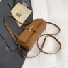 Bolsa de Axila de Moda Nicho Estilo Francês para Mulheres 2025 Nova Tendência Retrô Bolsa de Ombro para Trabalho Popular Fivela de Cinto Bolsa Transversal