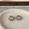 Estilo de Nicho Exquisito com um Toque de Luxo, Brincos Estilo Cool Minimalista para Mulheres, Pequenos e Elegantes, Presilhas de Orelha/Tarrachas de Cruz Simples e Modernas