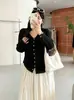 Roupas femininas plus size, cardigã de tricô com decote V e detalhes em renda para mulheres plus size, outono 2026, peça de outer wear com modelagem solta e design vazado para mulheres