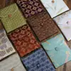 Muestra de pedido final se puede pedir bolsa de tela de brocado para regalo bolsa Wenwan estilo japonés bolsa de almacenamiento de joyas billetera plegable tela