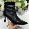 Botines de tobillo súper modernos de estilo retro con punta para otoño e invierno para mujer, nuevo estilo de moda 2026, tacones altos elegantes, ajuste ceñido, diseño de nicho, con cremallera trasera