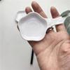 Plato de agua de flor de ciruelo blanco de plástico Reposaplumas Pluma Accesorios de caligrafía Plástico Cuatro tesoros del estudio