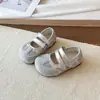 Novos tênis esportivos de sola reta 2026 modelo novo primavera-verão, sapatos casuais de velcro, novos sapatos單 de camurça para mulheres
