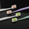 Cepillo de dientes Yiqimei de cerdas suaves para adultos para limpiar y proteger las encías, Producto popular de comercio electrónico transfronterizo, Al por mayor de fábrica en stock