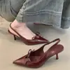 Zapatos de mujer rojos de tacón alto, nuevo modelo 2025, estilo francés, elegantes, con lazo, punta fina, tacón de aguja, sandalias de punta cerrada para mujer