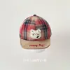 Chapéu de Bebê Primavera e Outono Ursinho Fofo Aba Macia Boné Plano Xadrez Retrô Bebê Recém-nascido Criança Pequena Bebê Casual Boné de Baseball