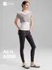Camiseta de Yoga Falsa de Duas Peças para Verão 2026 para Mulheres, Estilo Fino com Decote em V Colorido Contrastante, Top de Yoga, Roupa Externa Justa, Manga Curta para Fitness