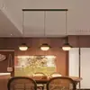 Nueva Mesa de Comedor de Madera de Nogal Estilo Vintage con Lámpara Colgante de Tres Cabezales, Iluminación Retro Estilo Wabi-Sabi para Sala de Té de Zhongshan