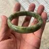 Pulseira de Jade Nanyu Atacado, Pulseira de Jade Nanyu com Padrões Fluindo, Pulseira Redonda Verde Escuro para Mulheres de Grande Diâmetro, Jadeíta Exquisita