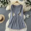 Vestido de punto cuadrado de estilo coreano para mujer, de manga larga, ajustado, línea A, versátil para ir al trabajo, vestido entallado, Otoño 2026