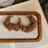 Aros y Pendientes de Punto de Lana con un Estilo Vintage Maillard, Sensación Elegante y Sofisticada, Atmósfera de Otoño e Invierno, Pendientes Sencillos para Mujer