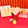 Chaveiro de Biscoito Dourado Puro para Recém-Casados Felizes Buquê de Flores Criativo Conjunto de Presente para Dia dos Namorados e Dia dos Namorados Chinês Atacado Personalizado