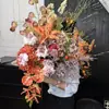 Buquê de flores artificiais vintage estilo italiano, decoração rústica de mesa, ornamento de flores artificiais para vitrine de loja de roupas femininas, estilo mid-century com estética de alto padrão