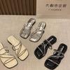 Novedad Primavera y Verano 2026 Chanclas Brillantes de Punta Cuadrada y Punta Abierta con Tacón Bajo Grueso para Mujer con Tiras de Pedrería Plateada