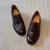 Mocassins Casuais Slip-on Estilo Old Money Retrô para Mulheres 2026 Novos Sapatos Únicos de Salto Grosso com Corte Profundo Estilo Britânico Sapatos Pequenos de Couro